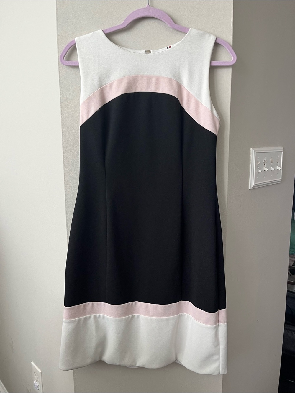 Tommy Hilfiger Black, White & Light Pink Sleeveless Colorblock Shift Dress